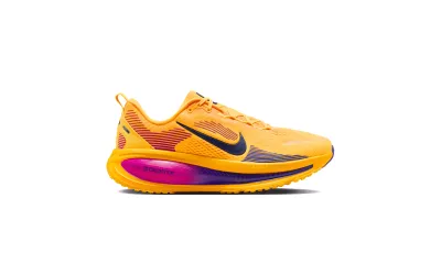 Кросівки Nike VOMERO 18